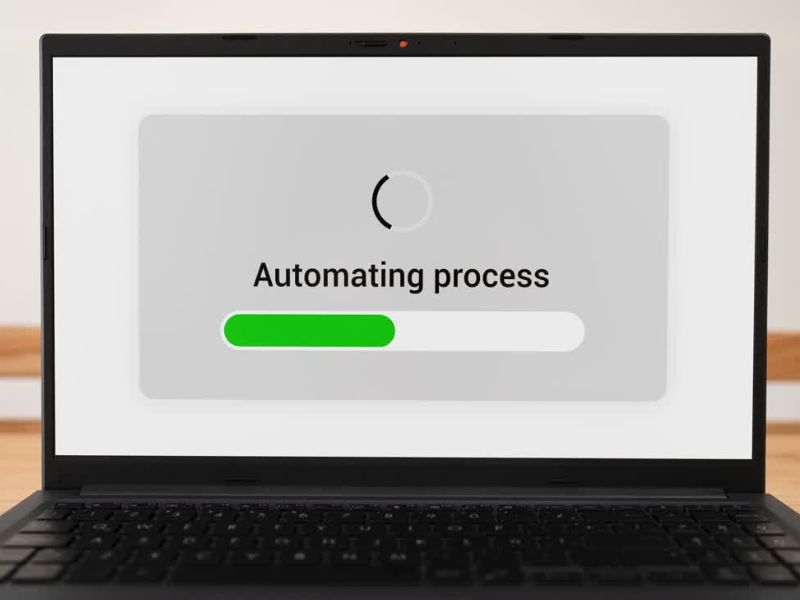 proces automatizacije na laptopu