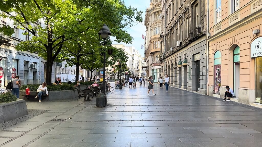 Šetnja ulicom Knez Mihailova tokom dana