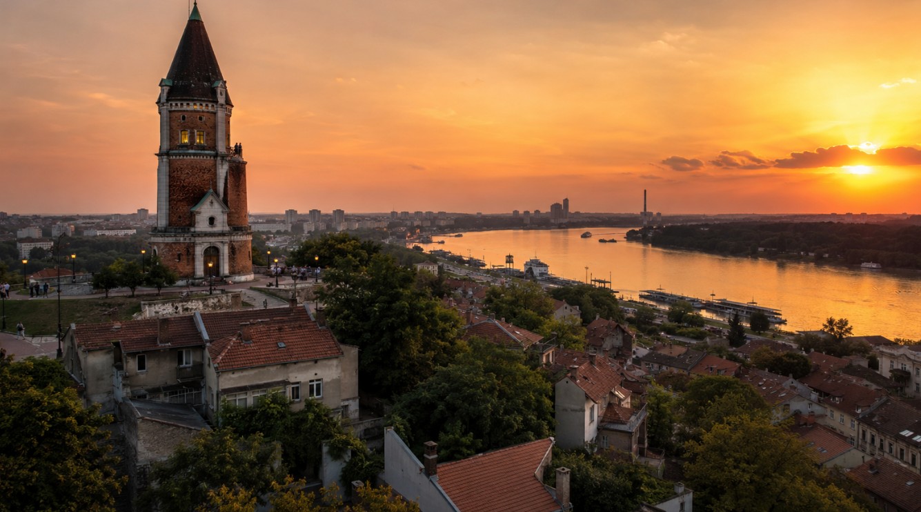 Gardoška kula i pogled na stari Zemun i Dunav u vreme zalaska sunca