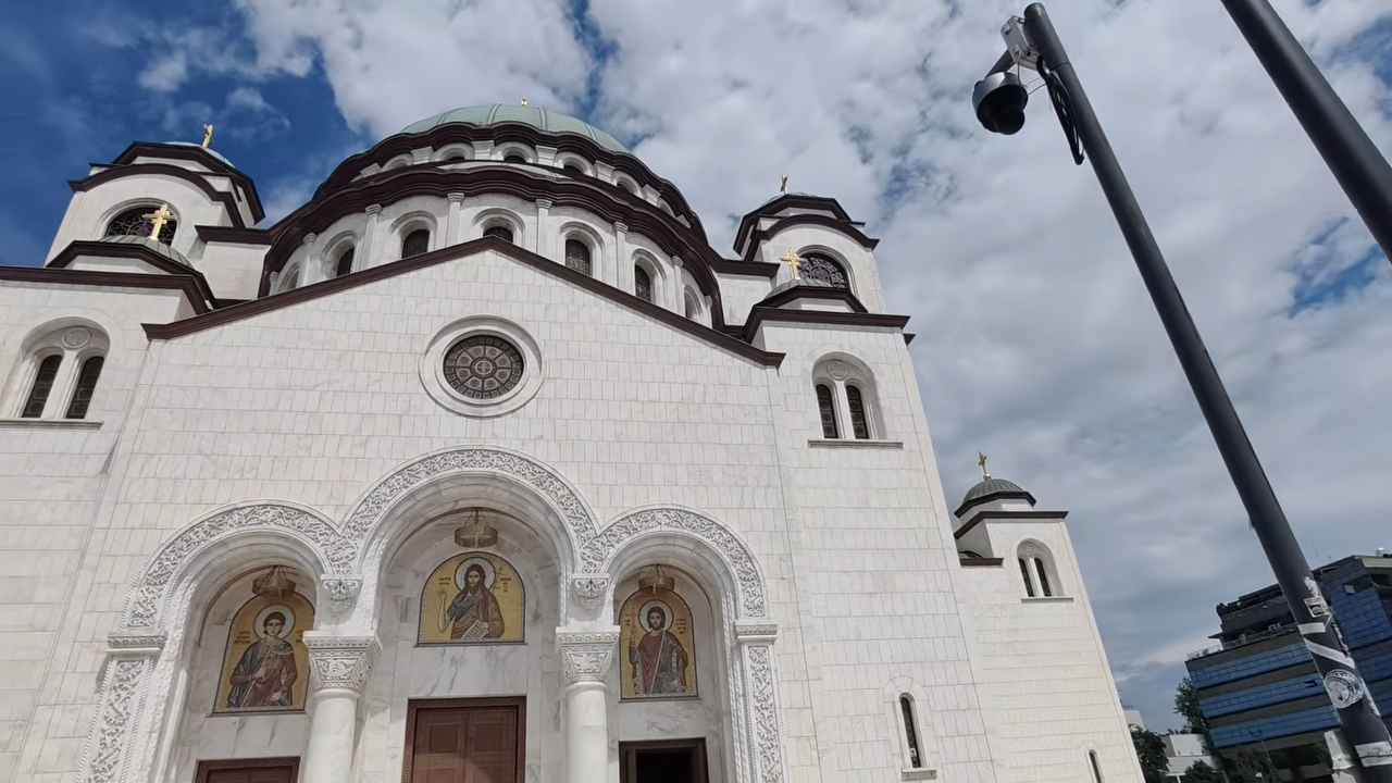 Hram Svetog Save u Beogradu snimljen iz neposredne blizine